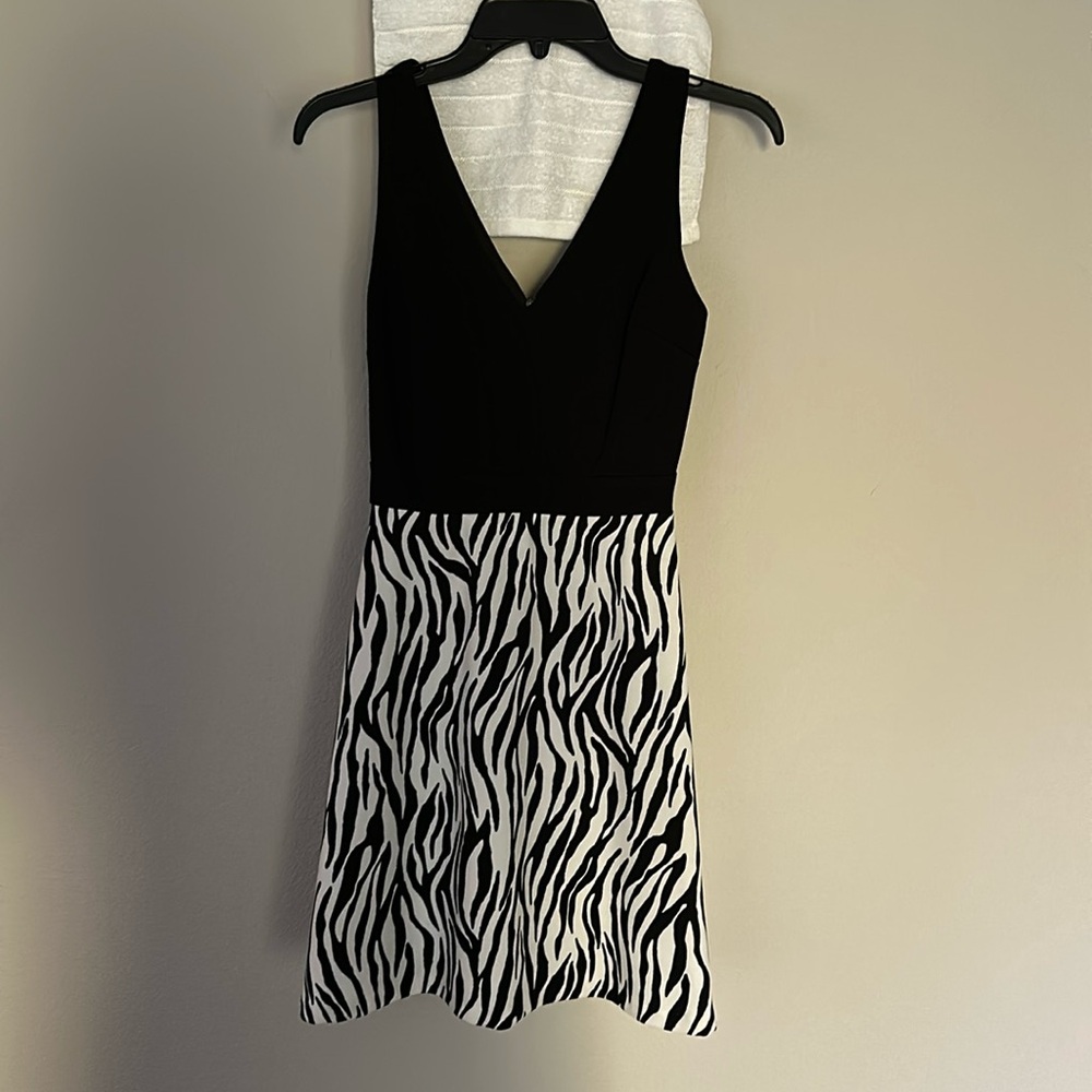 Aqua dress
Size Small
Clean out my closet
Smoke free & pet free home